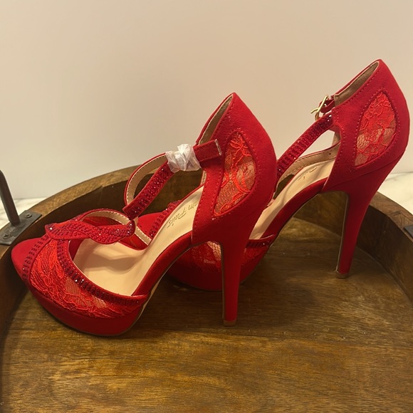 Red Rhinestone 7 1/2. 5 inch Stiletto heel shoes. Dream pairs Never worn. - Picture 8 of 8